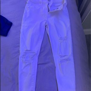 American eagle White ripped cropped jeans